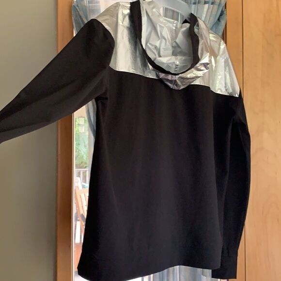 LIKE NEW VICTORIAS SECRET SPORT ANORAK HOODIE MEDIUM - Picture 5 of 5